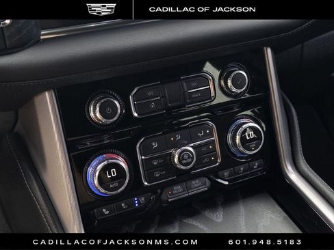 Used 2022 GMC Yukon XL Denali AWD/4WD image 16