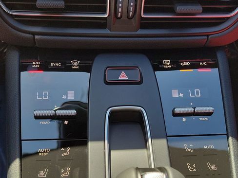 New 2026 Porsche Macan image 33