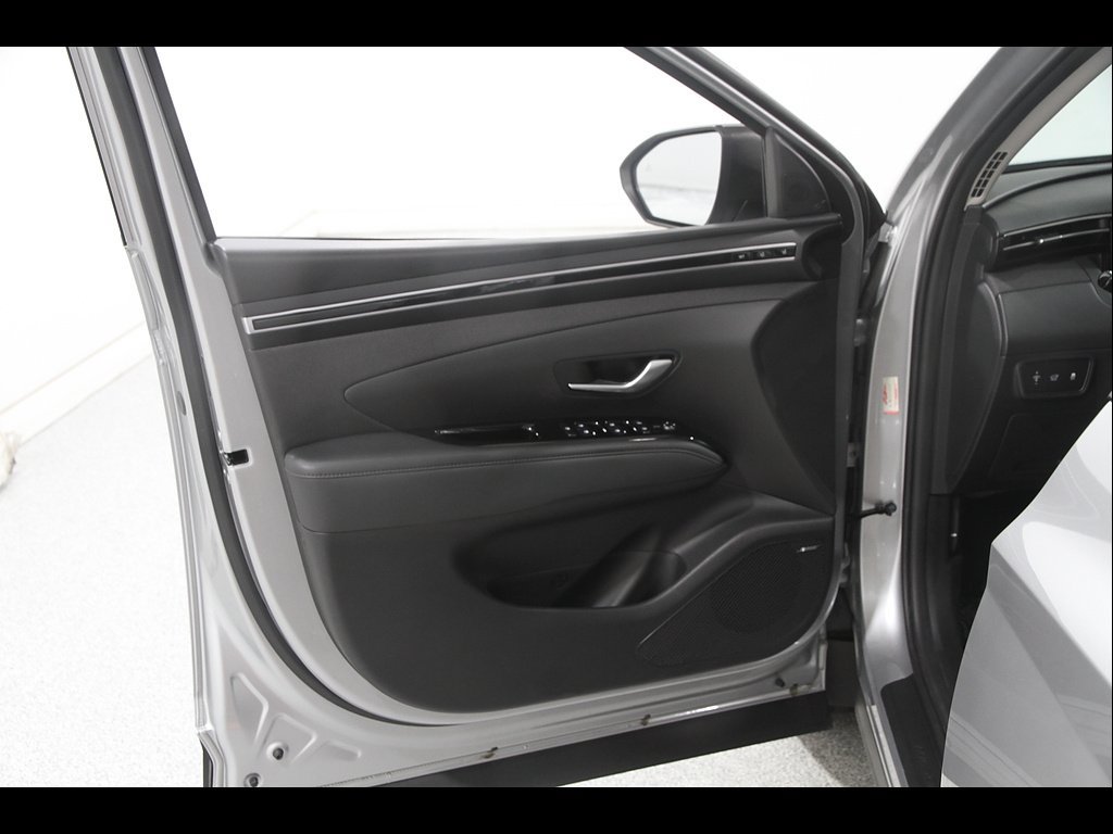Certified 2024 Hyundai Tucson Limited AWD/4WD image 4