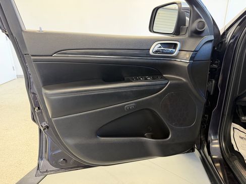 Used 2020 Jeep Grand Cherokee Limited image 37