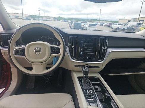 Used 2019 Volvo S60 T5 Momentum w/ Premium Package FWD image 5