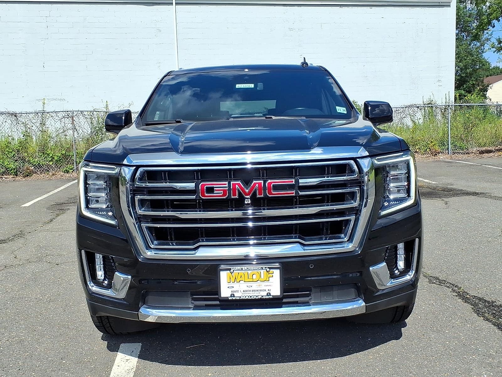 Certified 2023 GMC Yukon XL SLT w/ SLT Premium Package AWD/4WD image 2