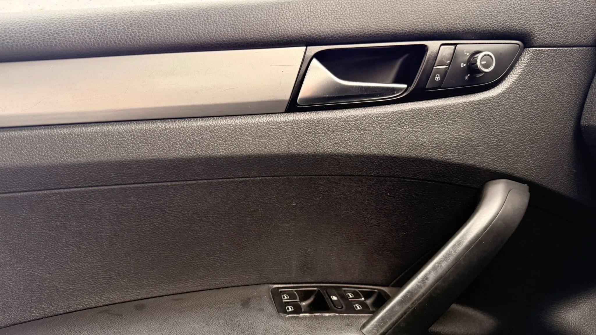Used 2013 Volkswagen Passat 2.5 S FWD image 21