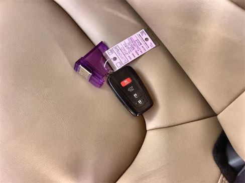 Used 2025 Toyota RAV4 XLE Premium image 21