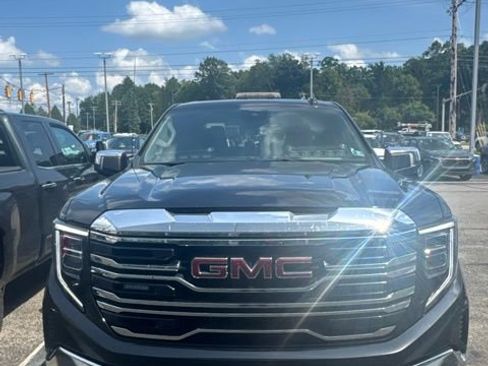 Used 2023 GMC Sierra 1500 SLT w/ X31 Off-Road Package AWD/4WD image 2