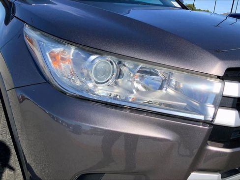 Used 2019 Toyota Highlander XLE image 27