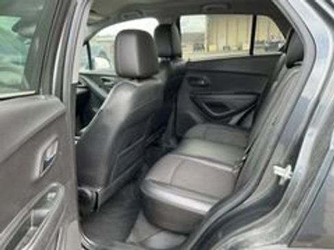 Used 2019 Chevrolet Trax LT w/ LT Convenience Package FWD image 9