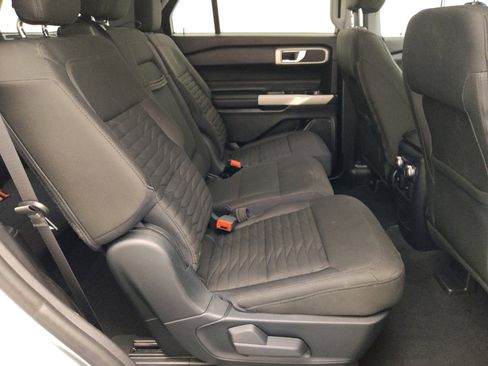 Used 2021 Ford Explorer XLT image 19