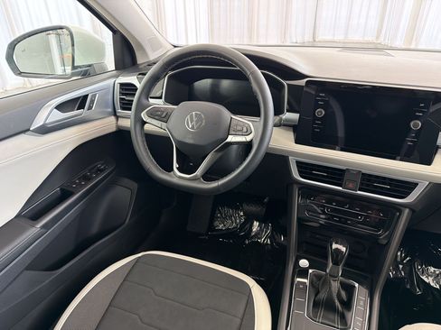 New 2026 Volkswagen Taos SE FWD image 28