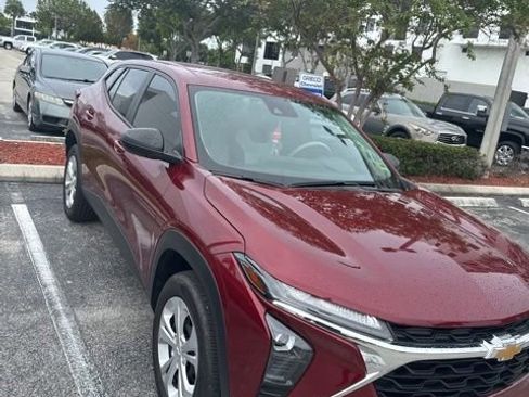 Used 2024 Chevrolet Trax LS FWD image 1