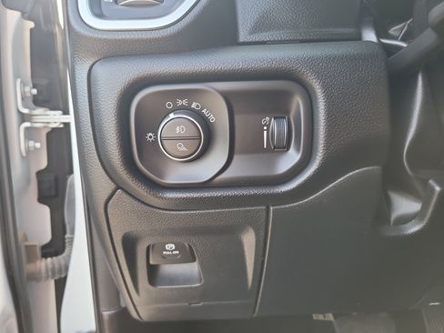 Used 2024 RAM 1500 Big Horn AWD/4WD image 31