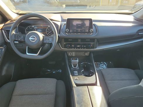 Used 2023 Nissan Rogue SV image 7