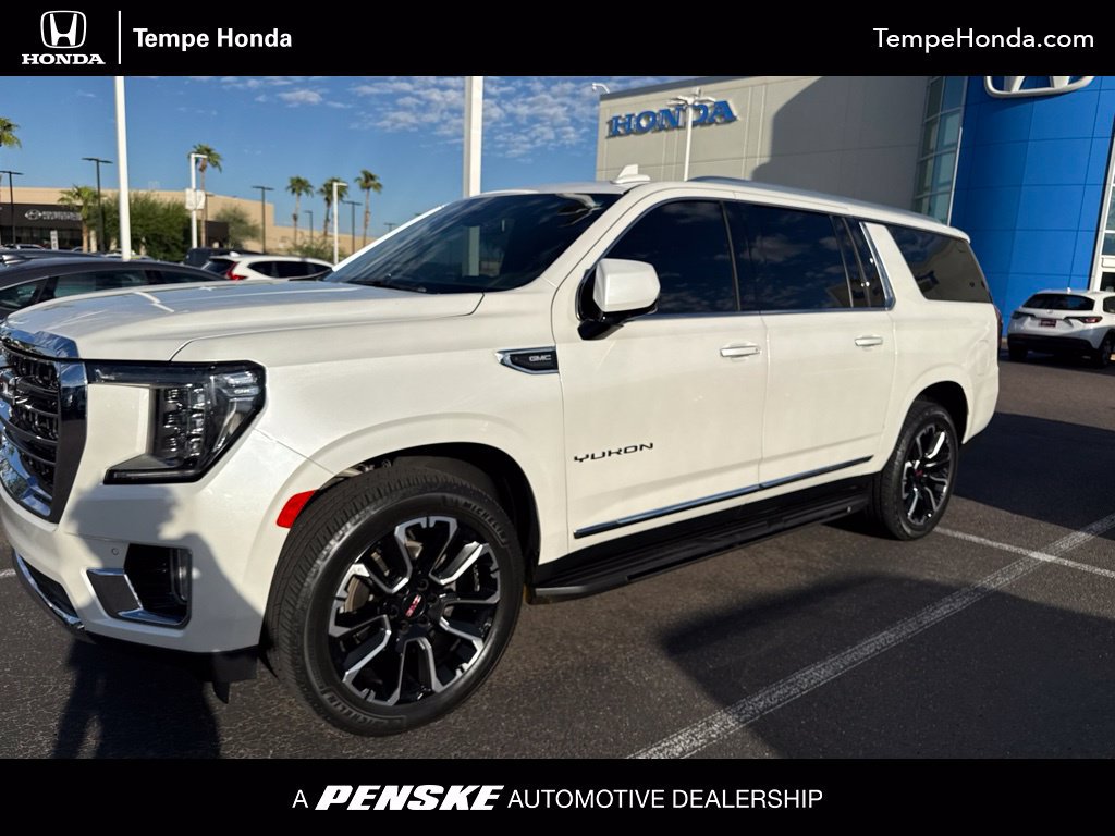 Used 2022 GMC Yukon XL SLT w/ SLT Premium Package AWD/4WD image 1
