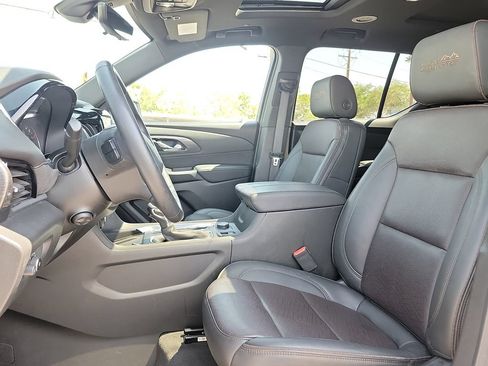 Used 2023 Chevrolet Traverse High Country FWD image 12