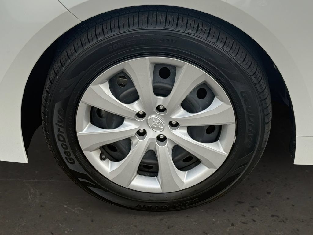 Used 2025 Toyota Corolla LE FWD image 9