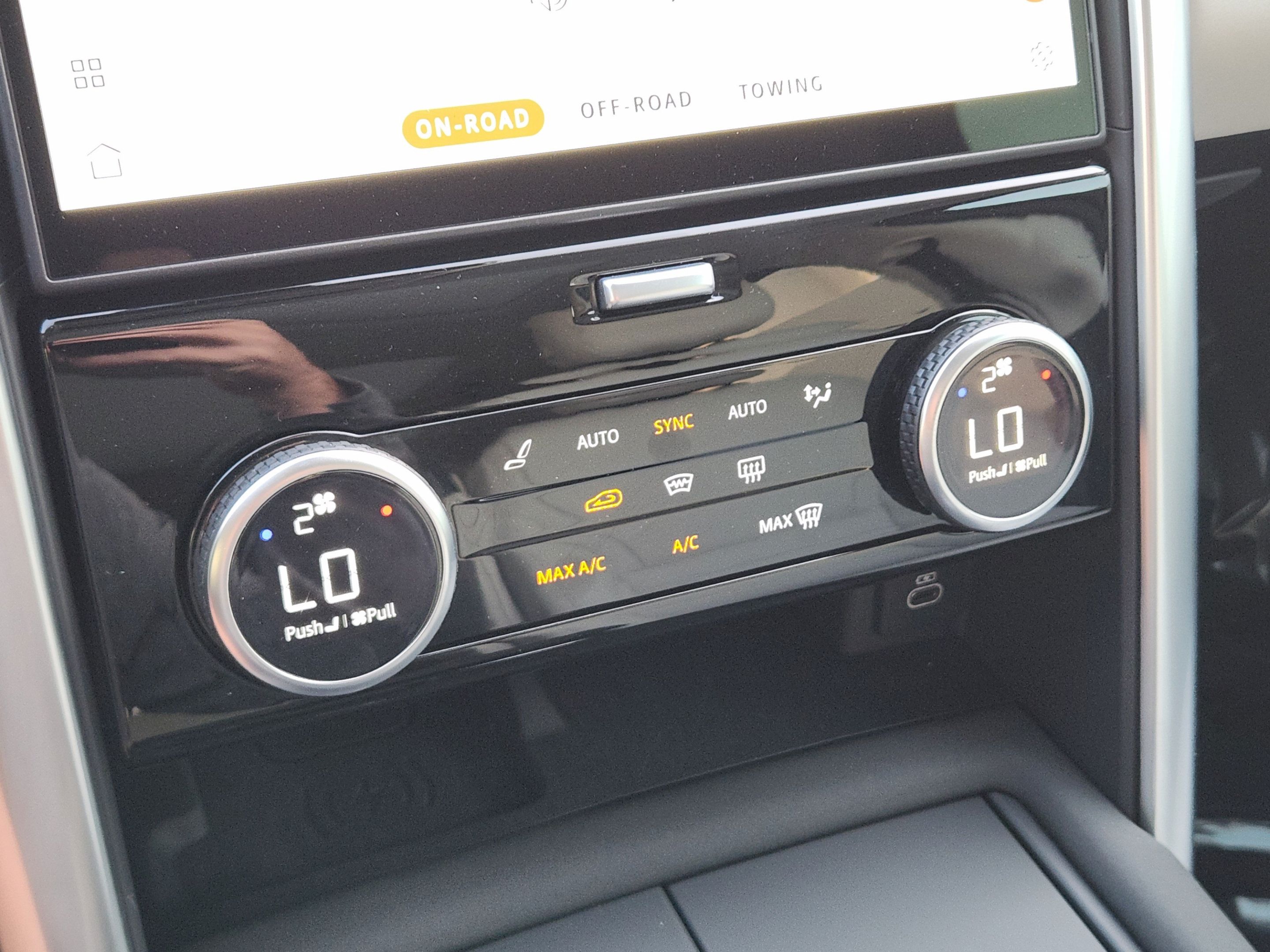 Certified 2025 Land Rover Discovery S AWD/4WD image 16