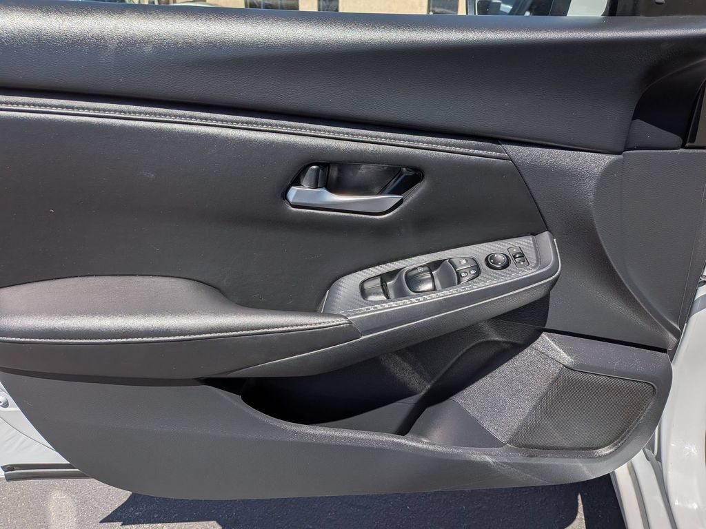 Used 2025 Nissan Sentra SV FWD image 11
