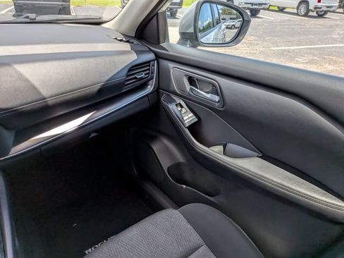 Used 2024 Nissan Rogue SV AWD/4WD image 16