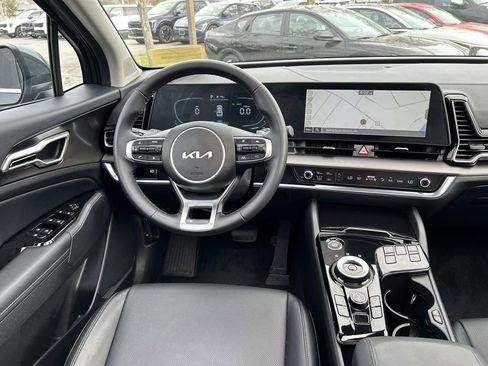 Certified 2025 Kia Sportage EX w/ EX Premium Package AWD/4WD image 9