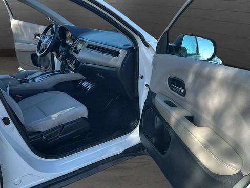 Used 2016 Honda HR-V LX image 27