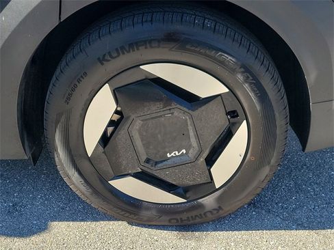 Certified 2026 Kia EV9 Light image 6