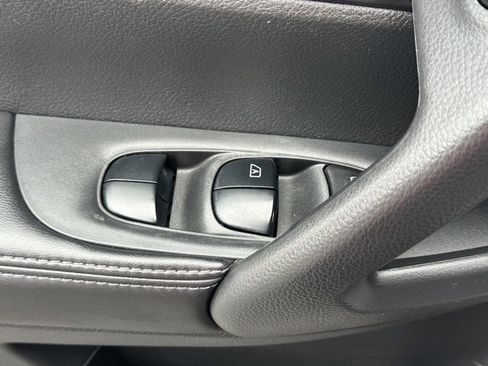 Used 2020 Nissan Rogue Sport S image 23