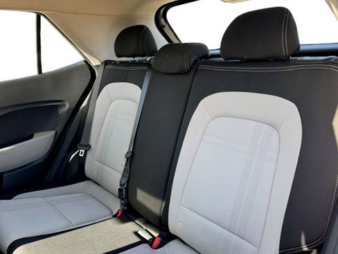 Used 2021 Hyundai Venue SEL image 15