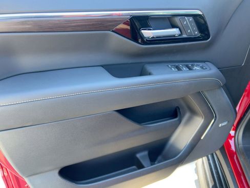 Certified 2026 Chevrolet Suburban Premier image 12