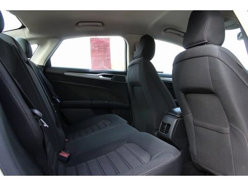 Used 2020 Ford Fusion SE FWD image 17