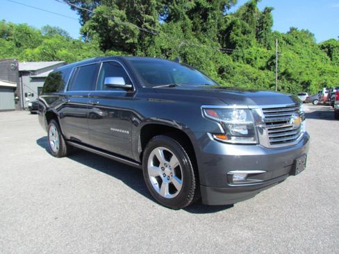 Used 2019 Chevrolet Suburban Premier image 1