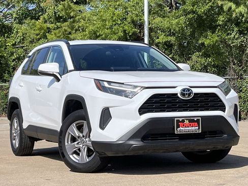 Used 2025 Toyota RAV4 XLE FWD image 2