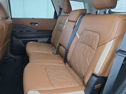 New 2026 Nissan Pathfinder Platinum image 15