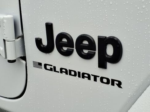 Used 2024 Jeep Gladiator Sport image 25