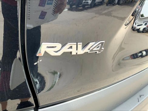 Used 2025 Toyota RAV4 XLE image 30