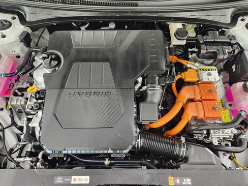 Used 2025 Hyundai Elantra SEL FWD image 29