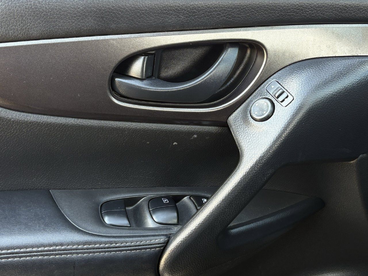 Used 2021 Nissan Rogue Sport S FWD image 23