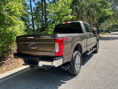 Used 2017 Ford F250 Lariat w/ Chrome Package image 4