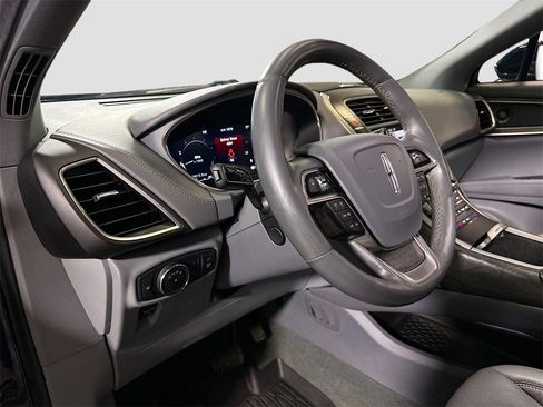 Used 2019 Lincoln Nautilus Reserve image 10