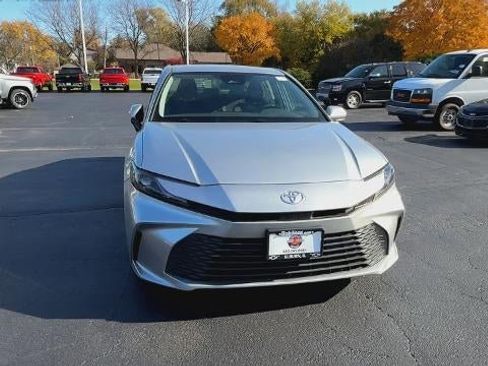 Used 2025 Toyota Camry LE image 3