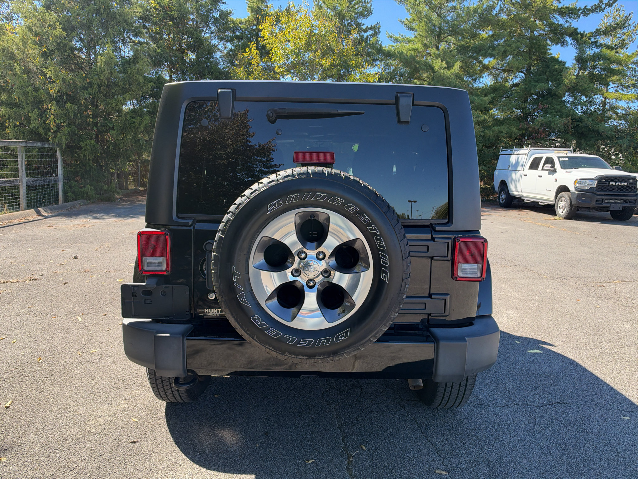 Used 2016 Jeep Wrangler Unlimited Sahara w/ Dual Top Group AWD/4WD image 4