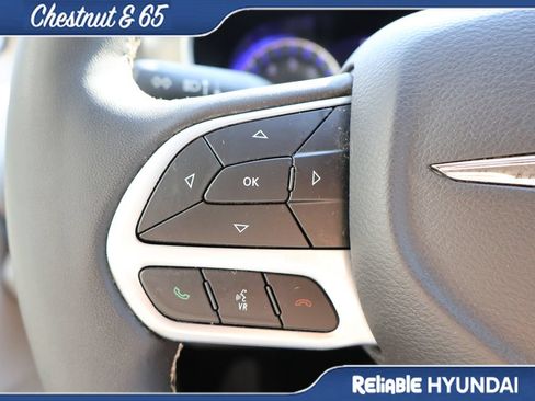 Used 2023 Chrysler Pacifica Touring-L AWD/4WD image 25