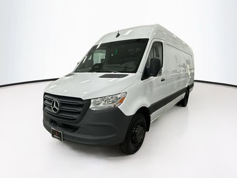 Used 2025 Mercedes-Benz Sprinter 3500 image 3