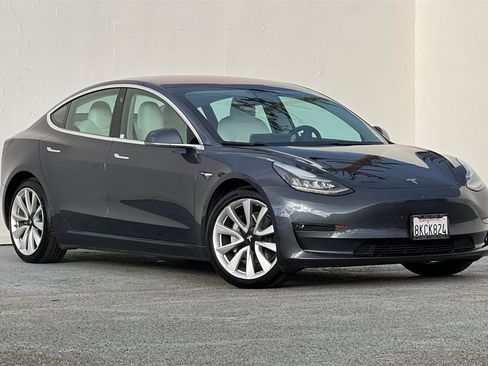 Used 2018 Tesla Model 3 Long Range image 2