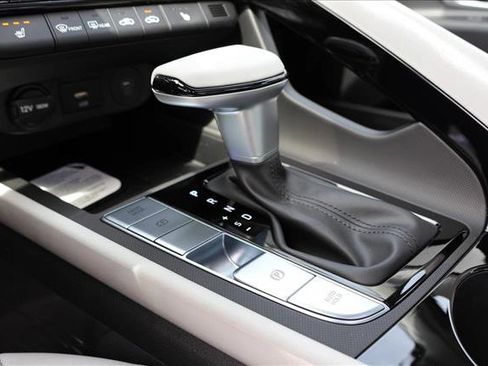 New 2026 Hyundai Elantra Limited FWD image 21