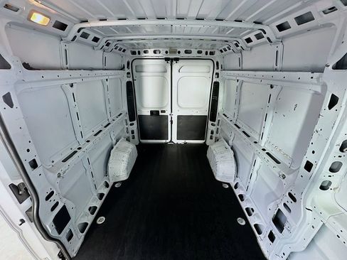 Used 2023 RAM ProMaster 2500 FWD image 13