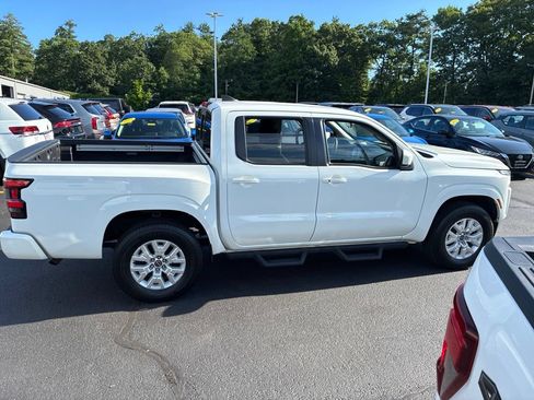 Certified 2022 Nissan Frontier SV AWD/4WD image 8