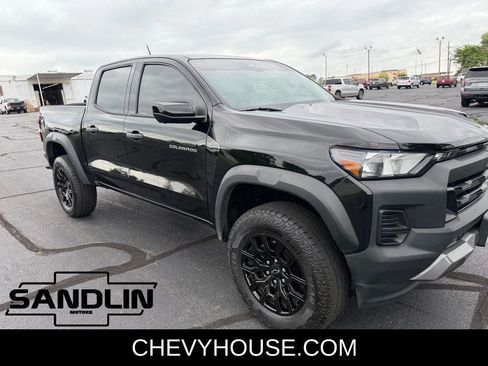 Used 2023 Chevrolet Colorado Trail Boss w/ Technology Package AWD/4WD image 2