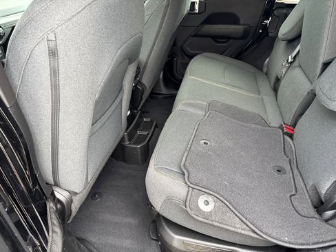 Used 2025 Jeep Wrangler Sahara image 20