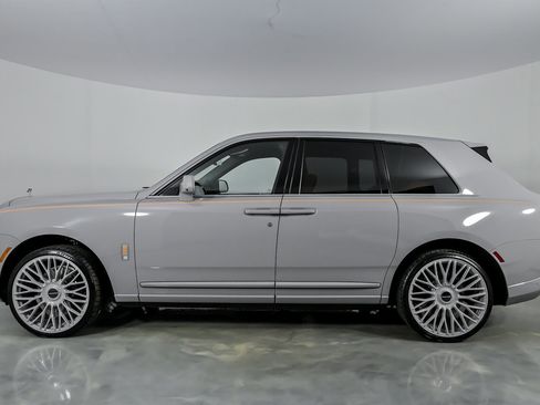 Used 2025 Rolls-Royce Cullinan image 8