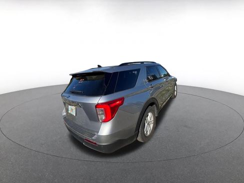 Used 2024 Ford Explorer XLT w/ Equipment Group 202A image 7